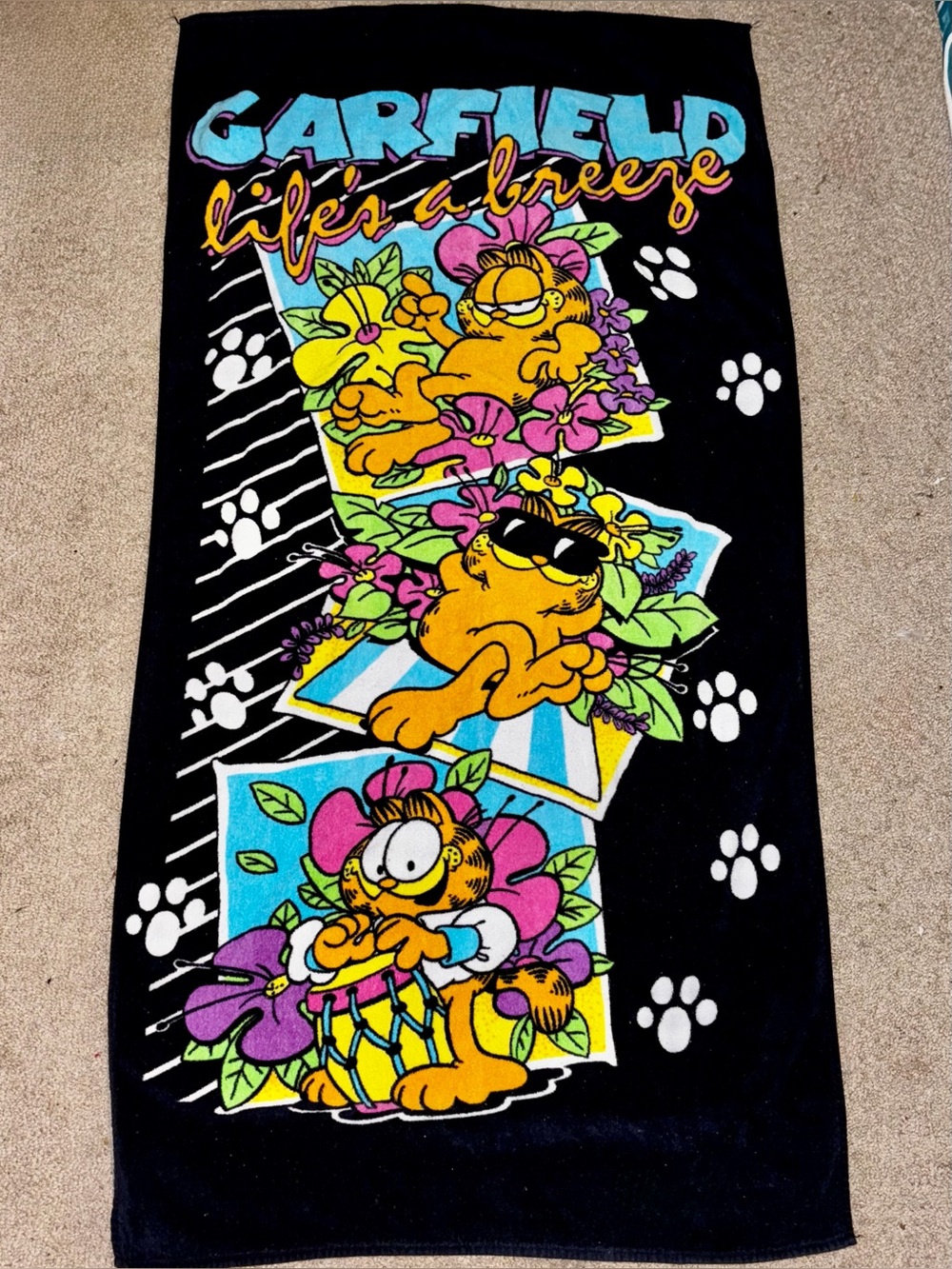 Vintage 1978 Franco Garfield Lifes A Breeze Beach Towel Neon Paw Prints Black.